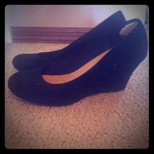 Women's black wedge shoes